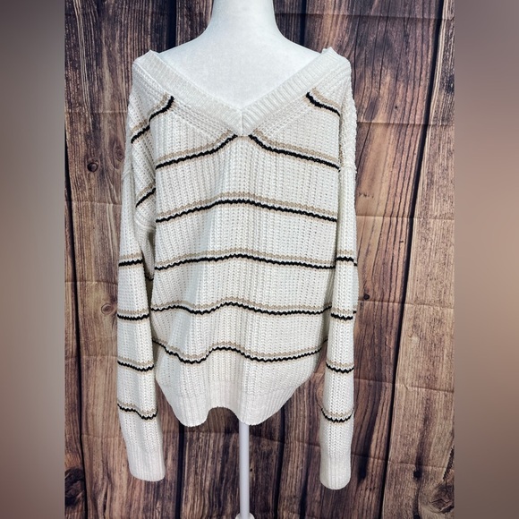Rue21 V-neck long sleeve cropped high low striped sweater women’s M Rue21 Rue21 - Picture 5 of 13